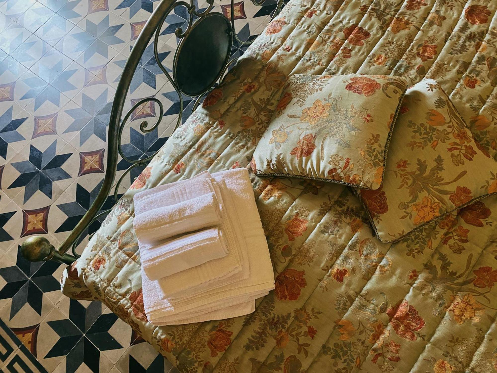 Palazzo Gambuzza Aparthotel Ispica Szoba fotó